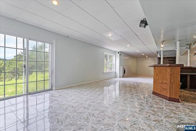 15 Dana Drive, Lafayette, NJ 07848