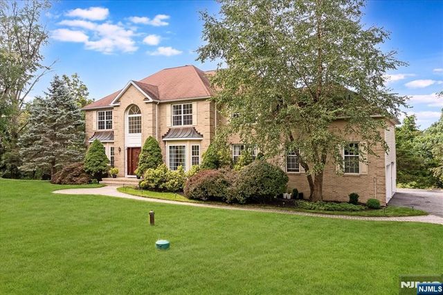 15 Dana Drive, Lafayette, NJ 07848