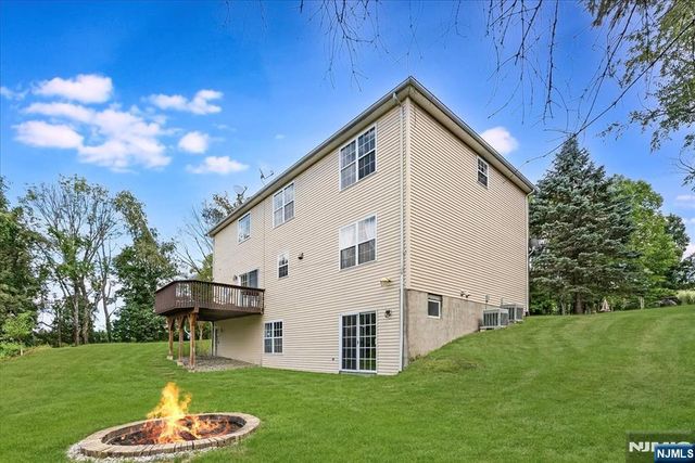 15 Dana Drive, Lafayette, NJ 07848