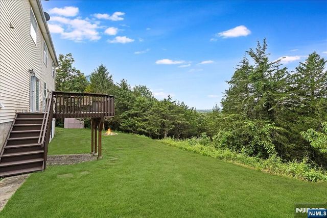 15 Dana Drive, Lafayette, NJ 07848