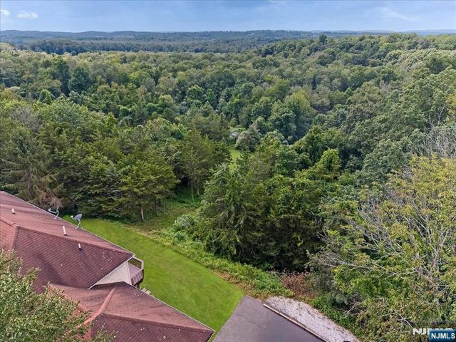 15 Dana Drive, Lafayette, NJ 07848