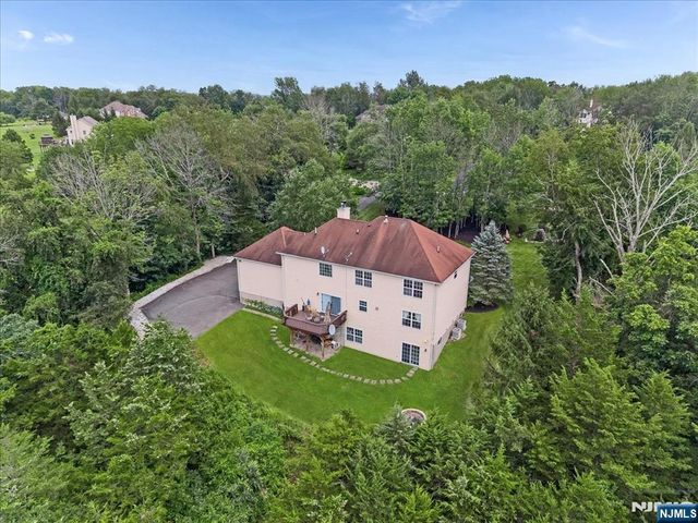 15 Dana Drive, Lafayette, NJ 07848