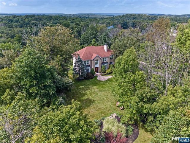 15 Dana Drive, Lafayette, NJ 07848