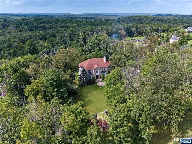 15 Dana Drive, Lafayette, NJ 07848
