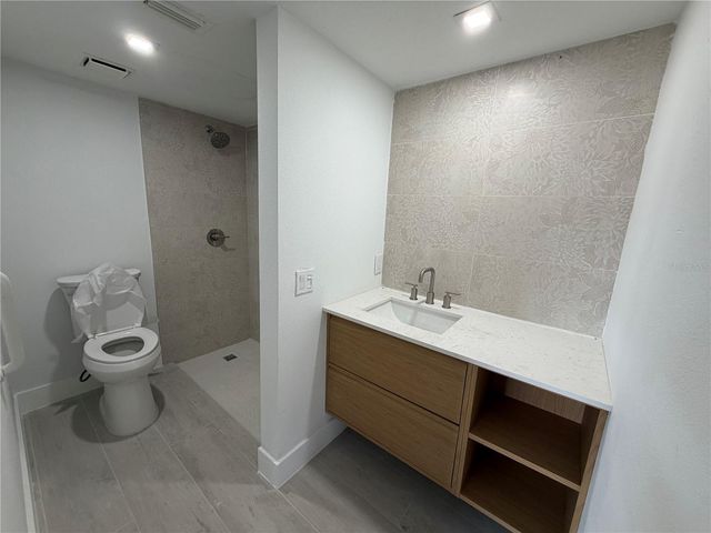 7400 SUNSHINE SKYWAY LANE S 105, St Petersburg, FL 33711
