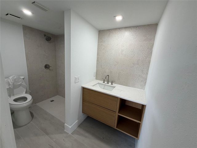 7400 SUNSHINE SKYWAY LANE S 105, St Petersburg, FL 33711