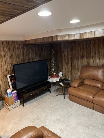 101 Granville Avenue, Bellwood, IL 60104