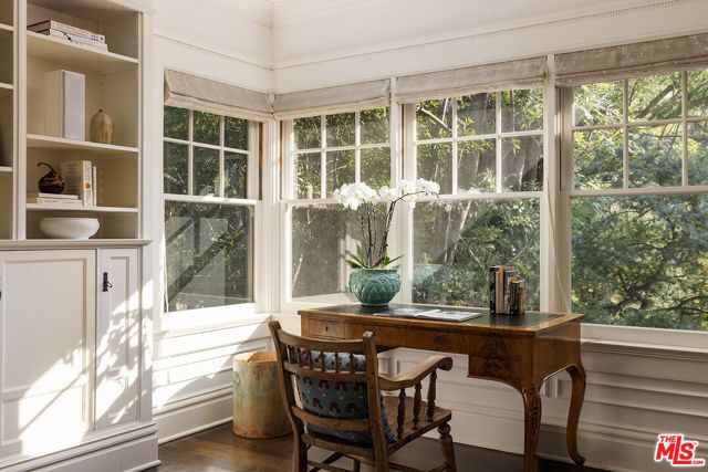 2041 Mandeville Canyon Road, Los Angeles, CA 90049