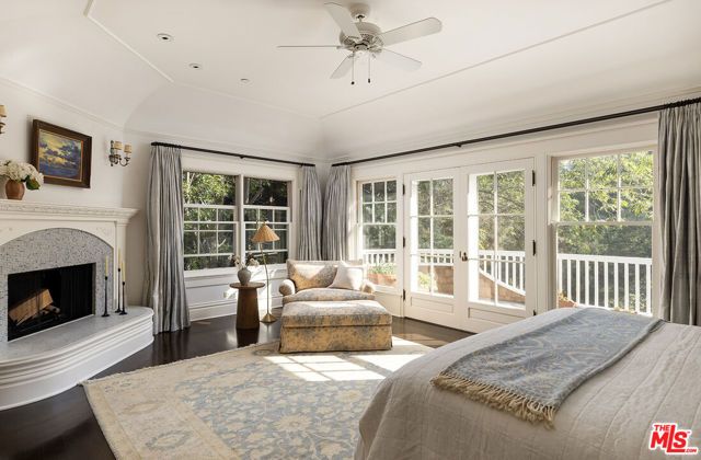 2041 Mandeville Canyon Road, Los Angeles, CA 90049