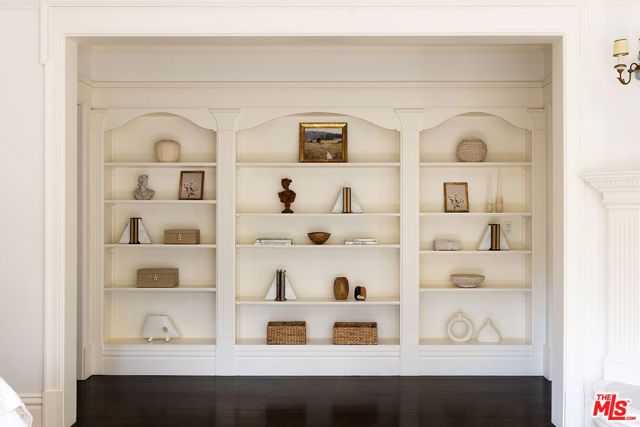 2041 Mandeville Canyon Road, Los Angeles, CA 90049