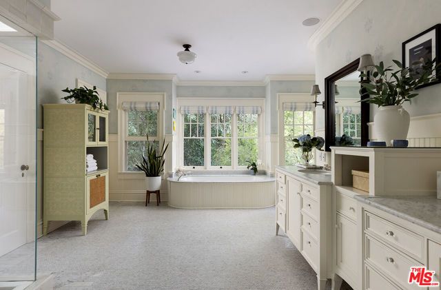 2041 Mandeville Canyon Road, Los Angeles, CA 90049