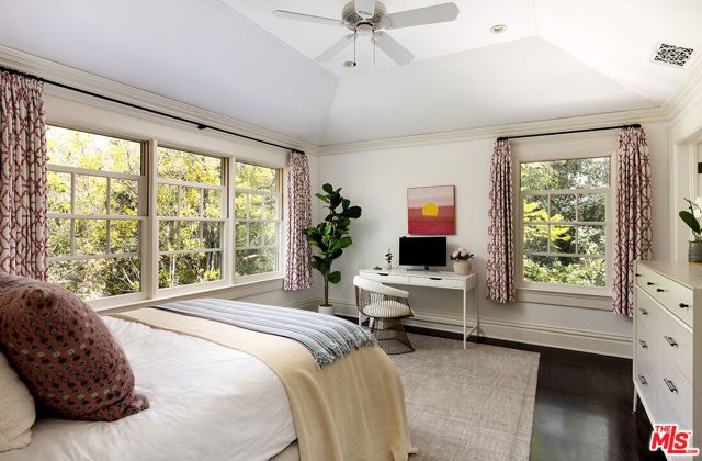 2041 Mandeville Canyon Road, Los Angeles, CA 90049