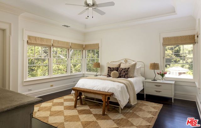 2041 Mandeville Canyon Road, Los Angeles, CA 90049