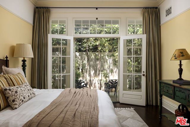 2041 Mandeville Canyon Road, Los Angeles, CA 90049