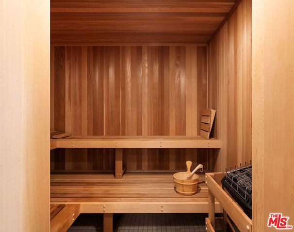 2041 Mandeville Canyon Road, Los Angeles, CA 90049