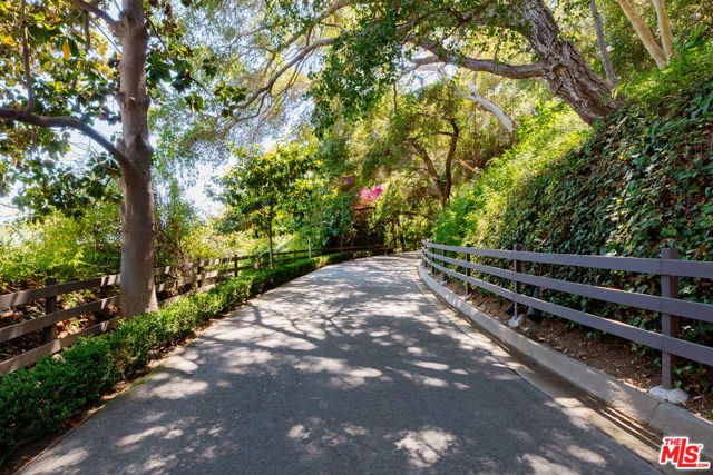 2041 Mandeville Canyon Road, Los Angeles, CA 90049