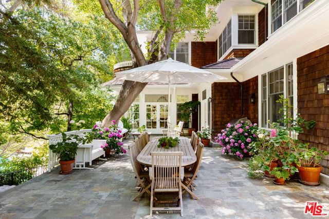 2041 Mandeville Canyon Road, Los Angeles, CA 90049