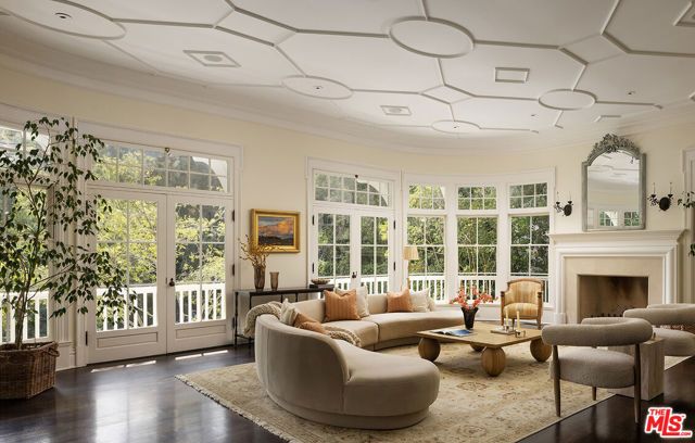 2041 Mandeville Canyon Road, Los Angeles, CA 90049