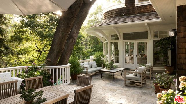 2041 Mandeville Canyon Road, Los Angeles, CA 90049