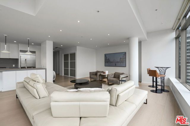 1155 S Grand Avenue 2109, Los Angeles, CA 90015