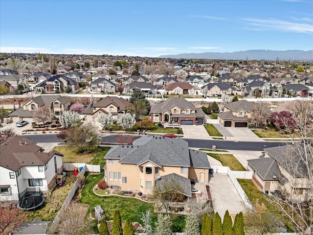 2943 W CURRENT CREEK DR, South Jordan, UT 84095