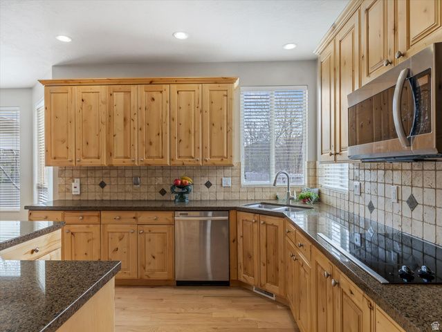 2943 W CURRENT CREEK DR, South Jordan, UT 84095