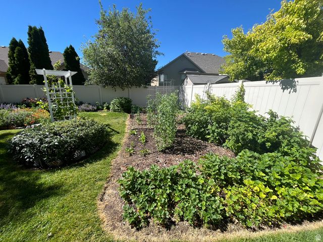 2943 W CURRENT CREEK DR, South Jordan, UT 84095