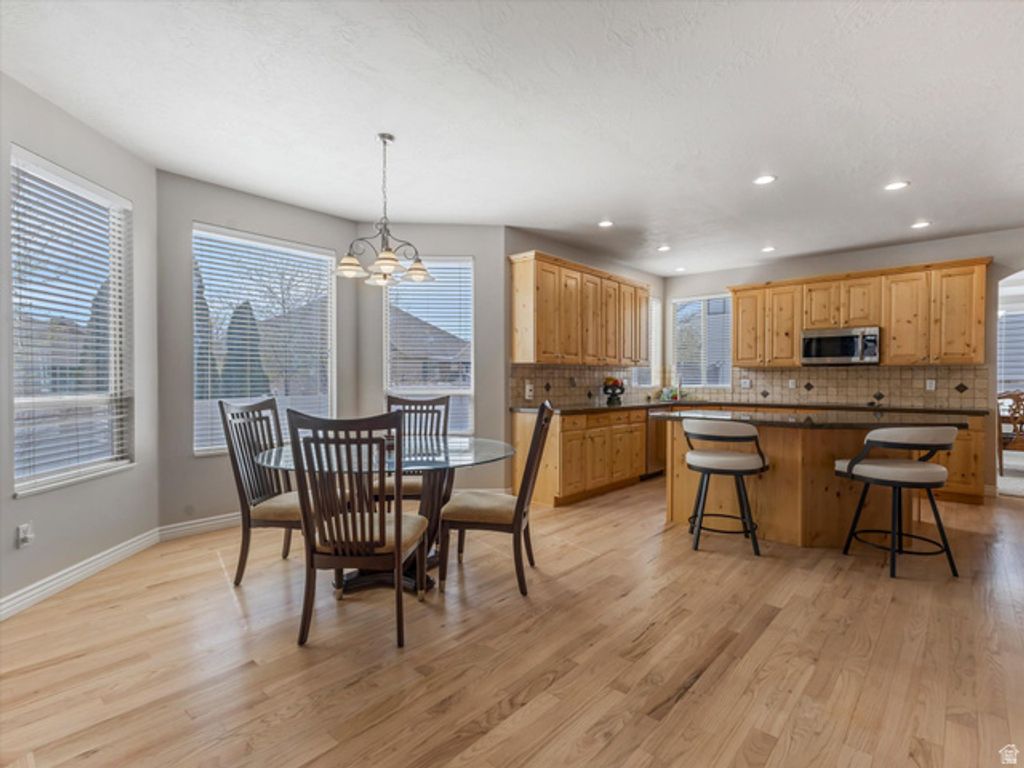 Image 11 of property listing at 2943 W CURRENT CREEK DR, South Jordan, UT 84095