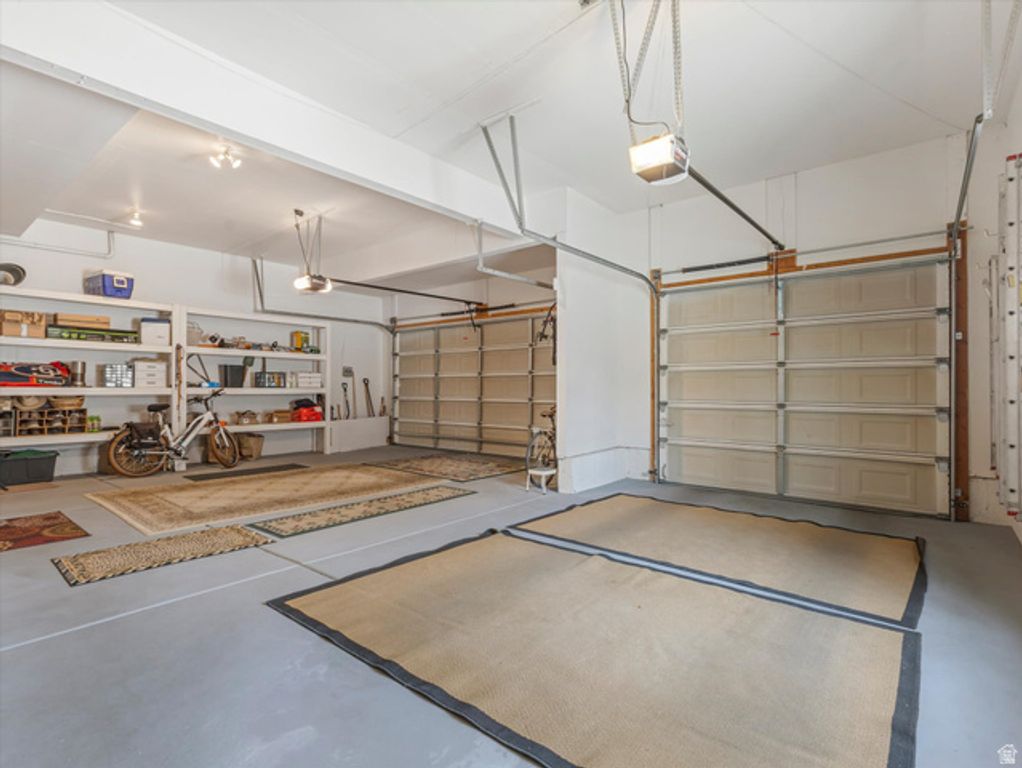 Image 33 of property listing at 2943 W CURRENT CREEK DR, South Jordan, UT 84095