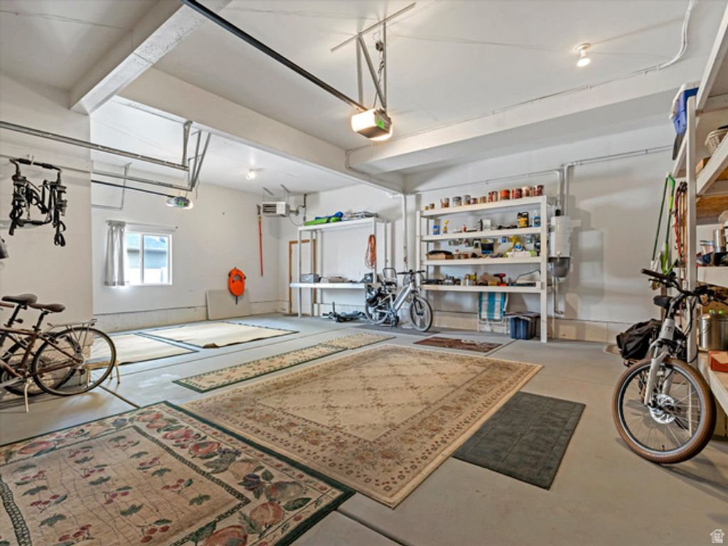 Image 34 of property listing at 2943 W CURRENT CREEK DR, South Jordan, UT 84095