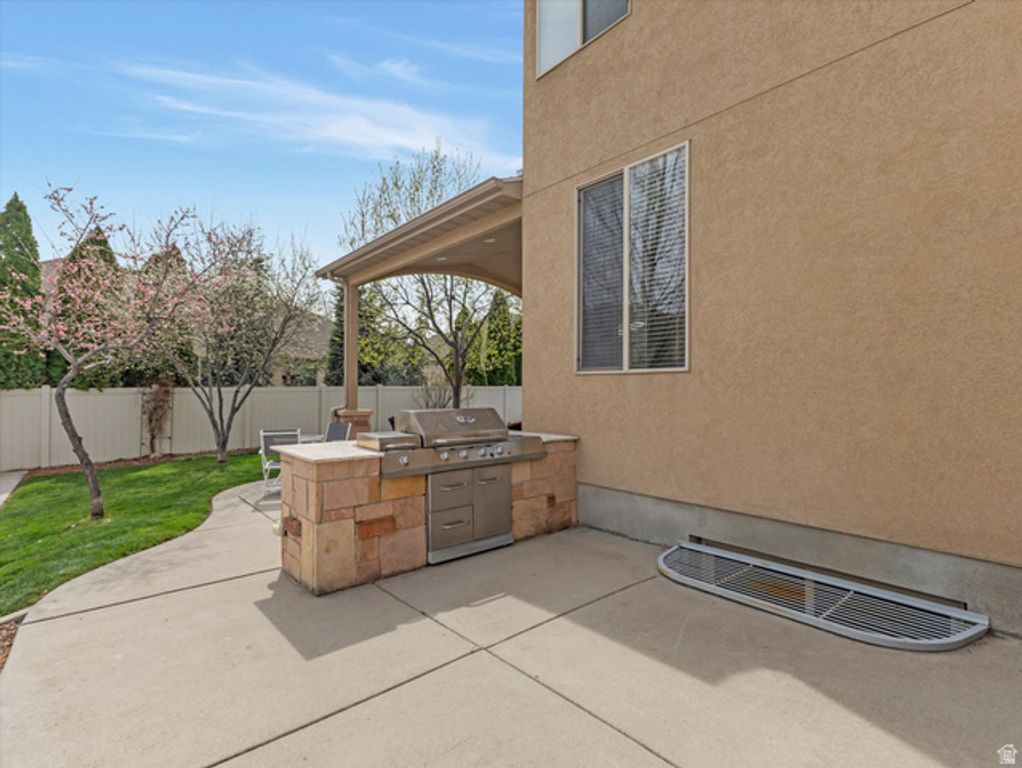 Image 35 of property listing at 2943 W CURRENT CREEK DR, South Jordan, UT 84095
