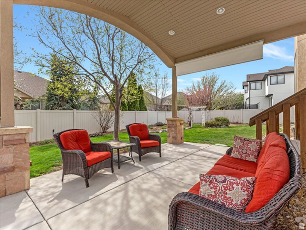 Image 38 of property listing at 2943 W CURRENT CREEK DR, South Jordan, UT 84095
