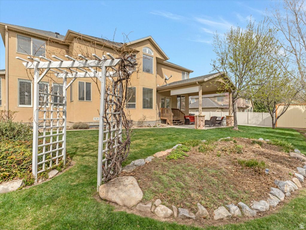 Image 40 of property listing at 2943 W CURRENT CREEK DR, South Jordan, UT 84095