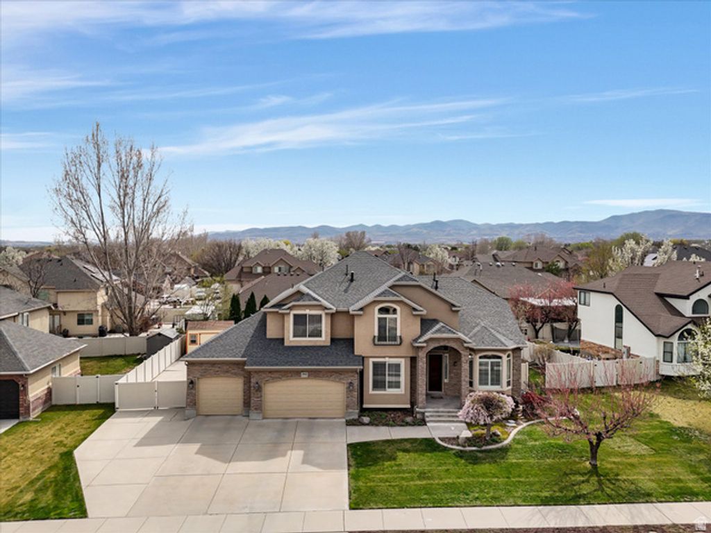 Image 45 of property listing at 2943 W CURRENT CREEK DR, South Jordan, UT 84095