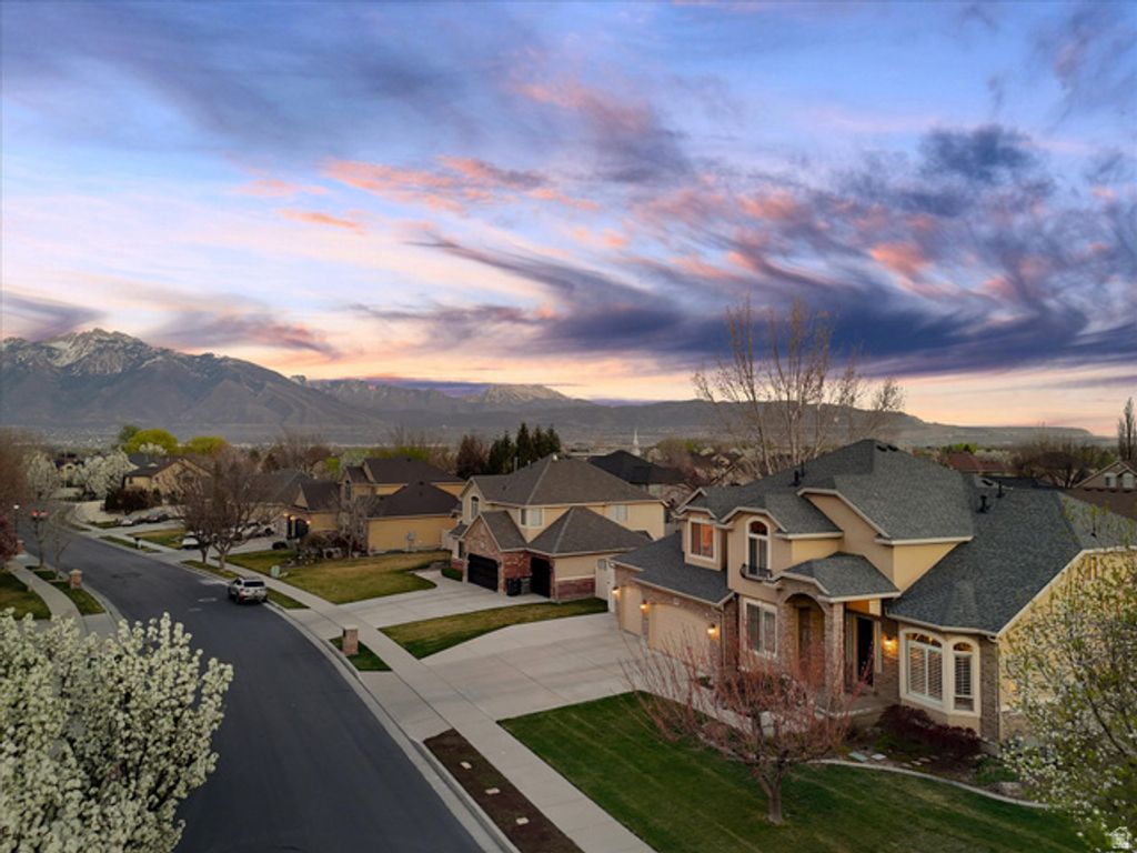 Image 50 of property listing at 2943 W CURRENT CREEK DR, South Jordan, UT 84095