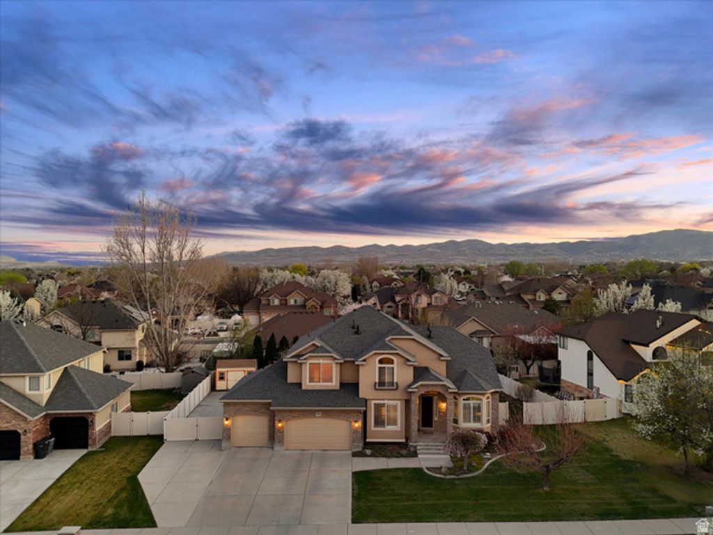 Image 51 of property listing at 2943 W CURRENT CREEK DR, South Jordan, UT 84095