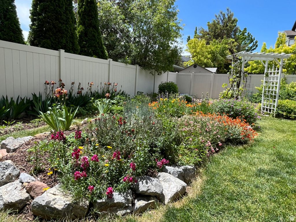 Image 59 of property listing at 2943 W CURRENT CREEK DR, South Jordan, UT 84095