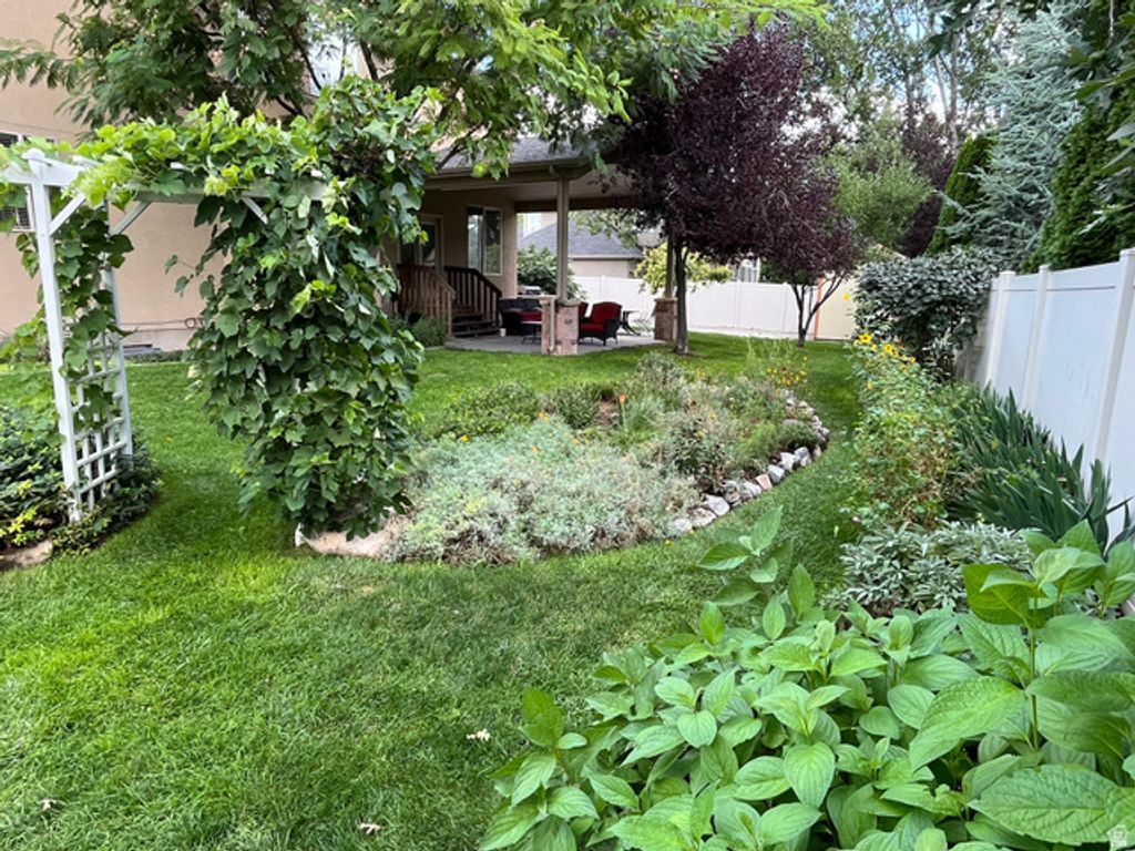 Image 62 of property listing at 2943 W CURRENT CREEK DR, South Jordan, UT 84095