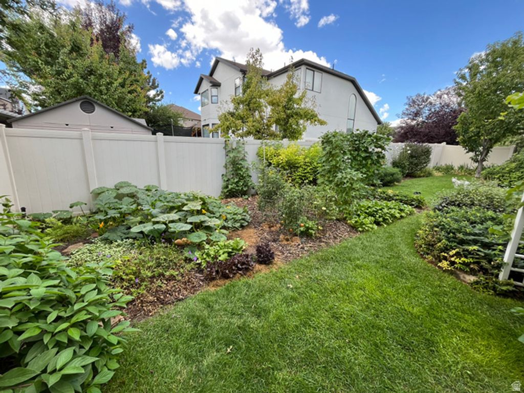 Image 66 of property listing at 2943 W CURRENT CREEK DR, South Jordan, UT 84095