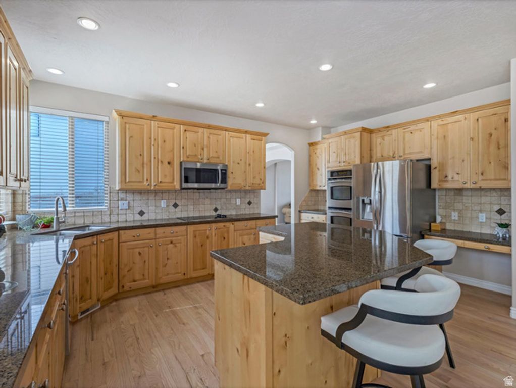 Image 8 of property listing at 2943 W CURRENT CREEK DR, South Jordan, UT 84095