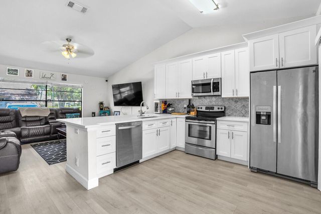 118 Sherwood Circle 8a, Jupiter, FL 33458