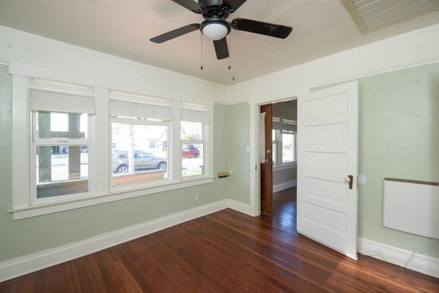 349 Laurel Ave, Oakdale, CA 95361