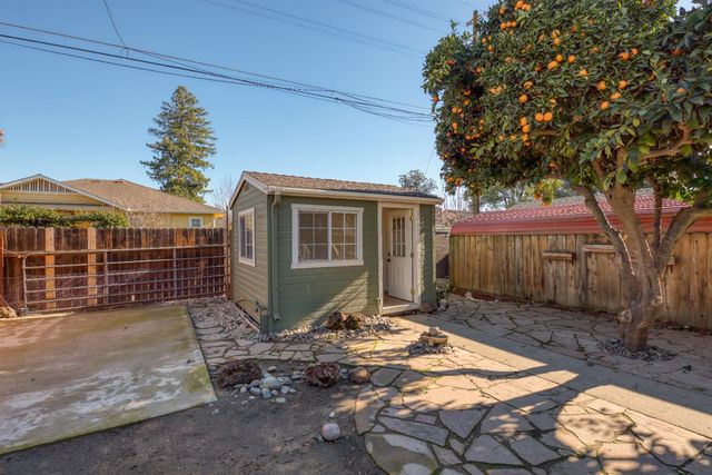 349 Laurel Ave, Oakdale, CA 95361