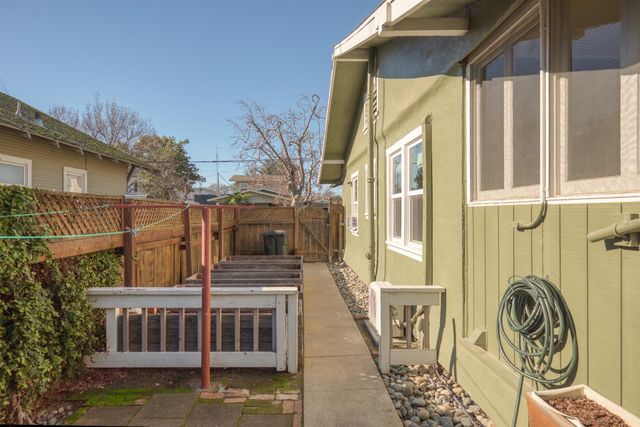 349 Laurel Ave, Oakdale, CA 95361