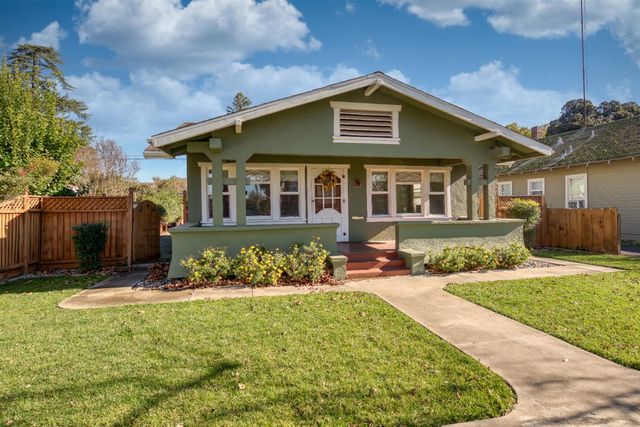 349 Laurel Ave, Oakdale, CA 95361