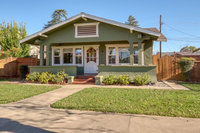 349 Laurel Ave, Oakdale, CA 95361