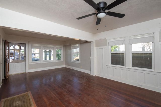 349 Laurel Ave, Oakdale, CA 95361