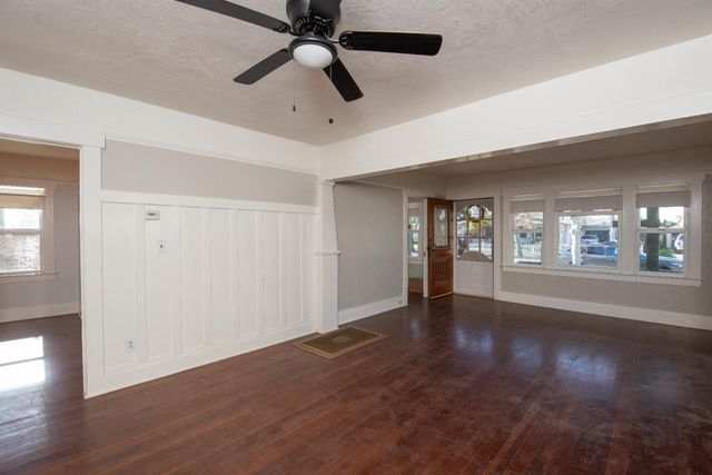 349 Laurel Ave, Oakdale, CA 95361