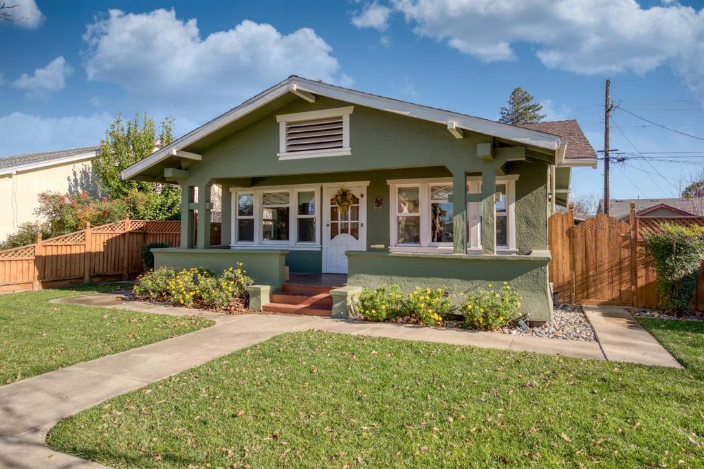 349 Laurel Ave, Oakdale, CA 95361