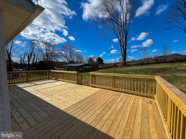 22 HOPEWELL LN, Sperryville, VA 22740